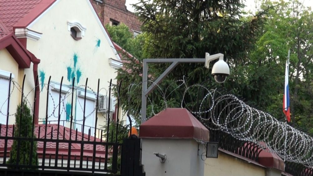 В Харькове активисты требуют закрыть консульство России