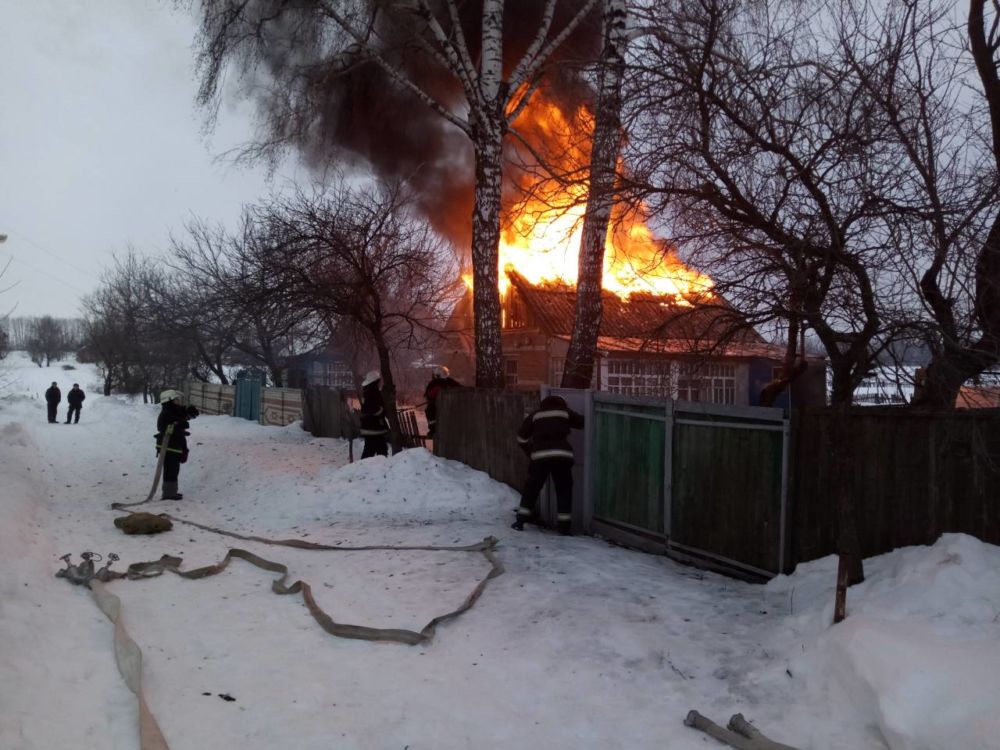 Под Харьковом во время пожара погиб мужчина, еще двое пострадали