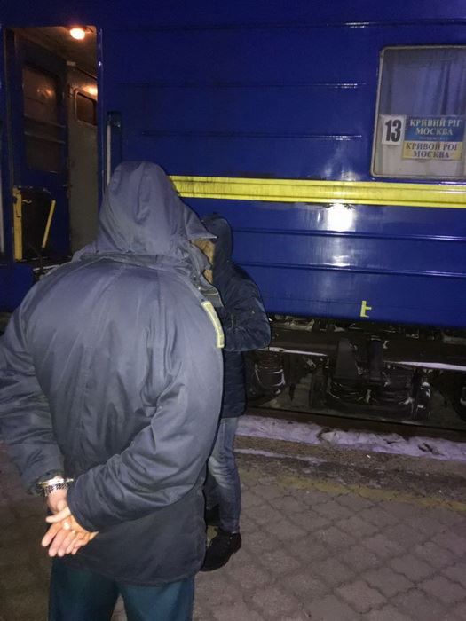 СБУ разоблачила на взятках главного инспектора таможенного поста “Харьков-Пассажирский”