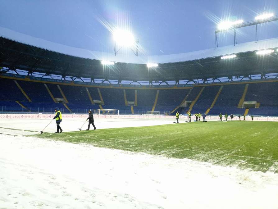 Сборная Украины провела открытую тренировку на заснеженном “Металлисте” (видео)