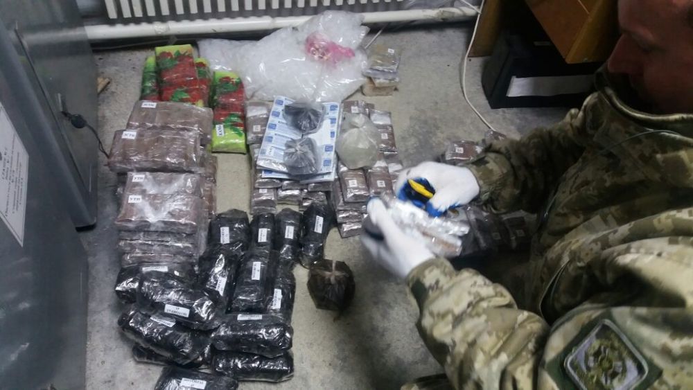 Житель Харьковщины пытался вывезти в Россию крупную партию контрабандных запчастей