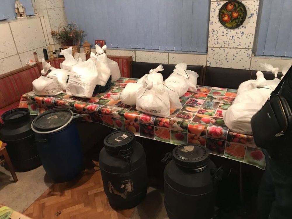 В Харькове пенсионер МВД с подельником торговал наркотиками: полиция изъяла партию “товара” на 32 млн гривен (видео)