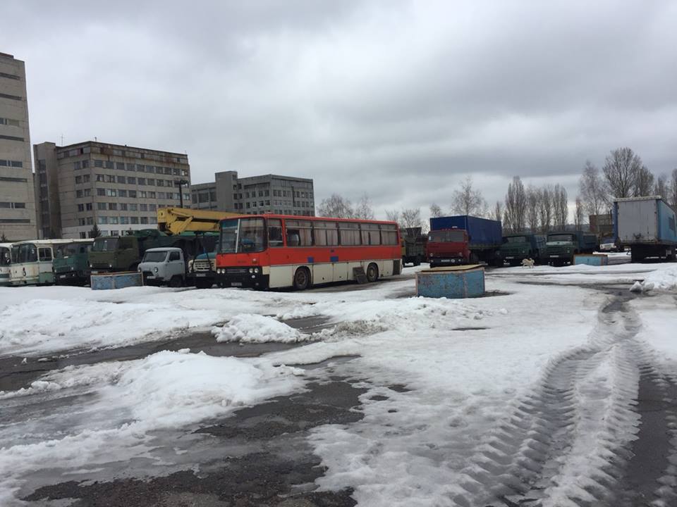 На Харьковском предприятии из-за долгов по зарплате списали 34 единицы грузового и специального транспорта