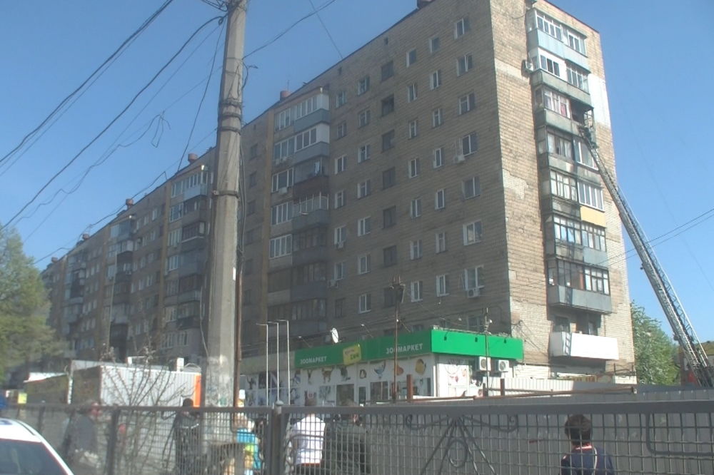 В Харькове горела 9-этажка: есть пострадавшие (видео)