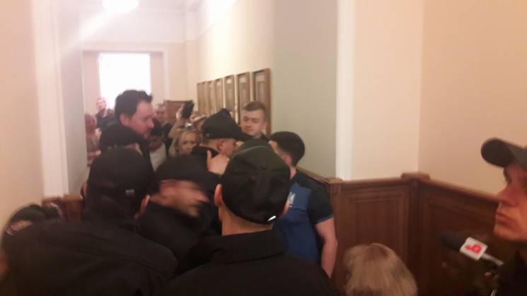В Харькове активисты пытались попасть на сессию городского совета