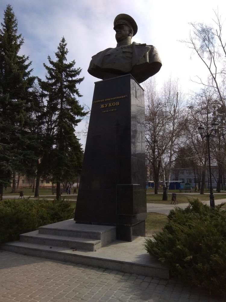 В Харькове активисты требуют снести памятник советскому маршалу Жукову