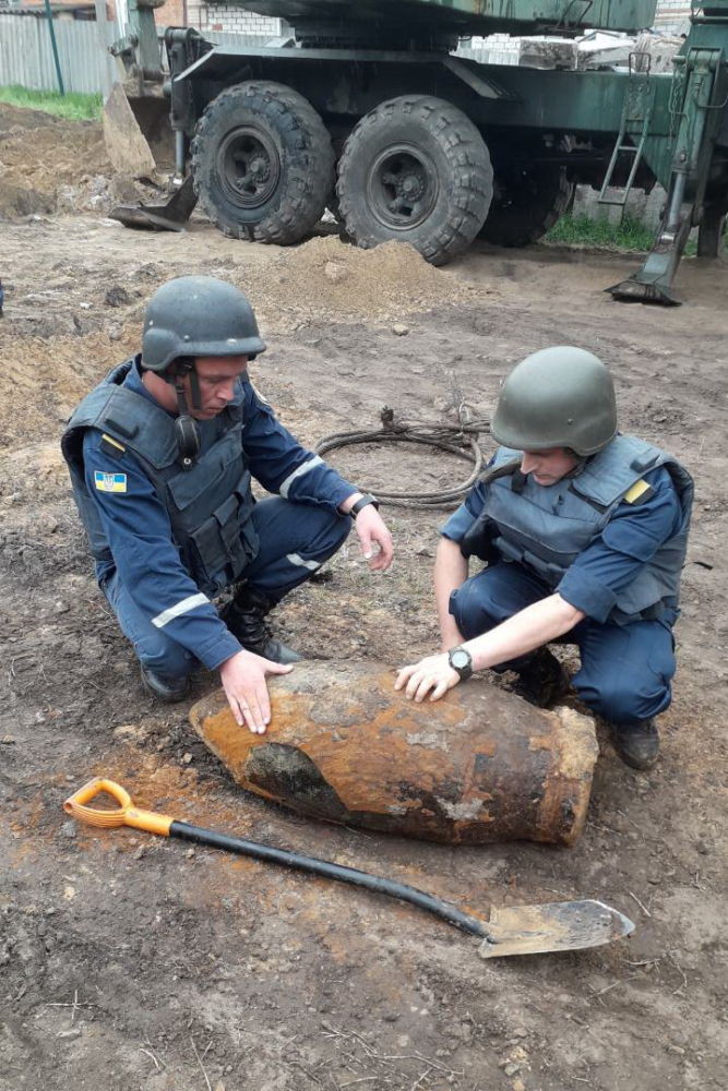 В Богодухове во время строительства дома нашли бомбу весом 250 кг (фото)