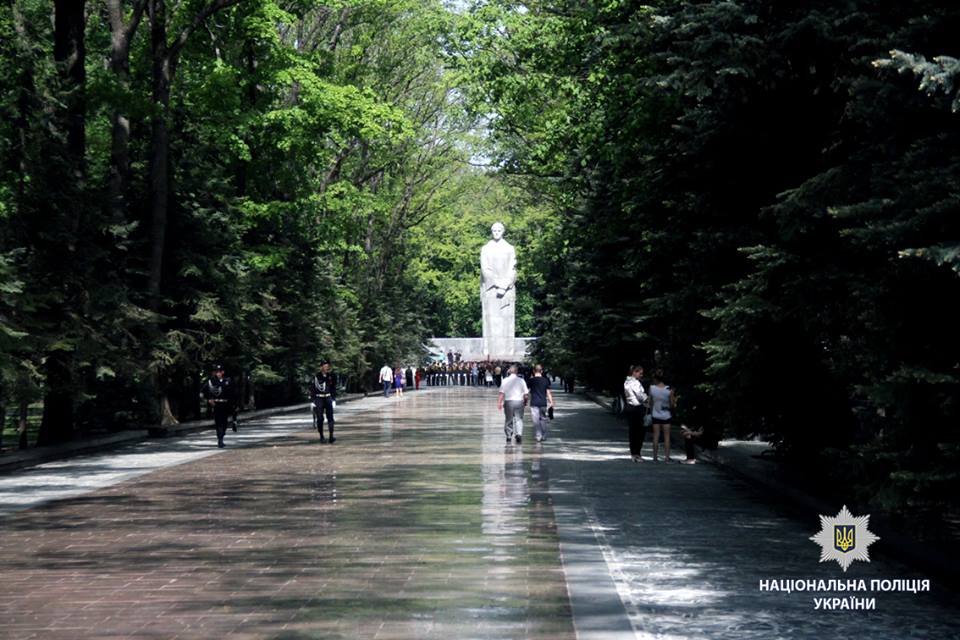 На Мемориале славы в Лесопарке прошли мероприятия по случаю Дня памяти и примирения