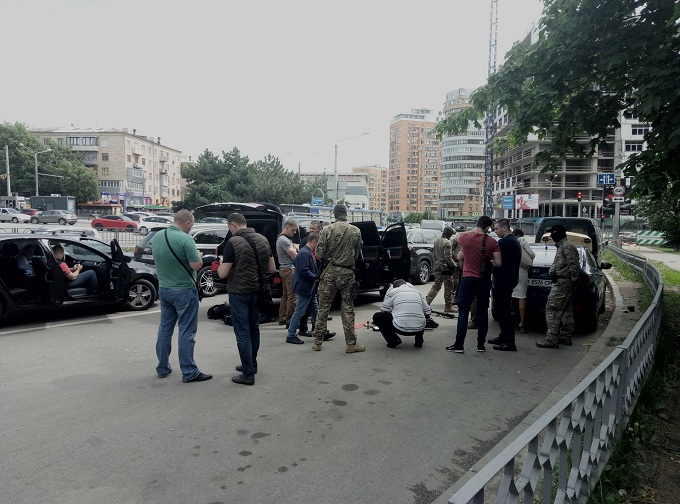 На Отакара Яроша сотрудники СБУ остановили джип с оружием (фото)