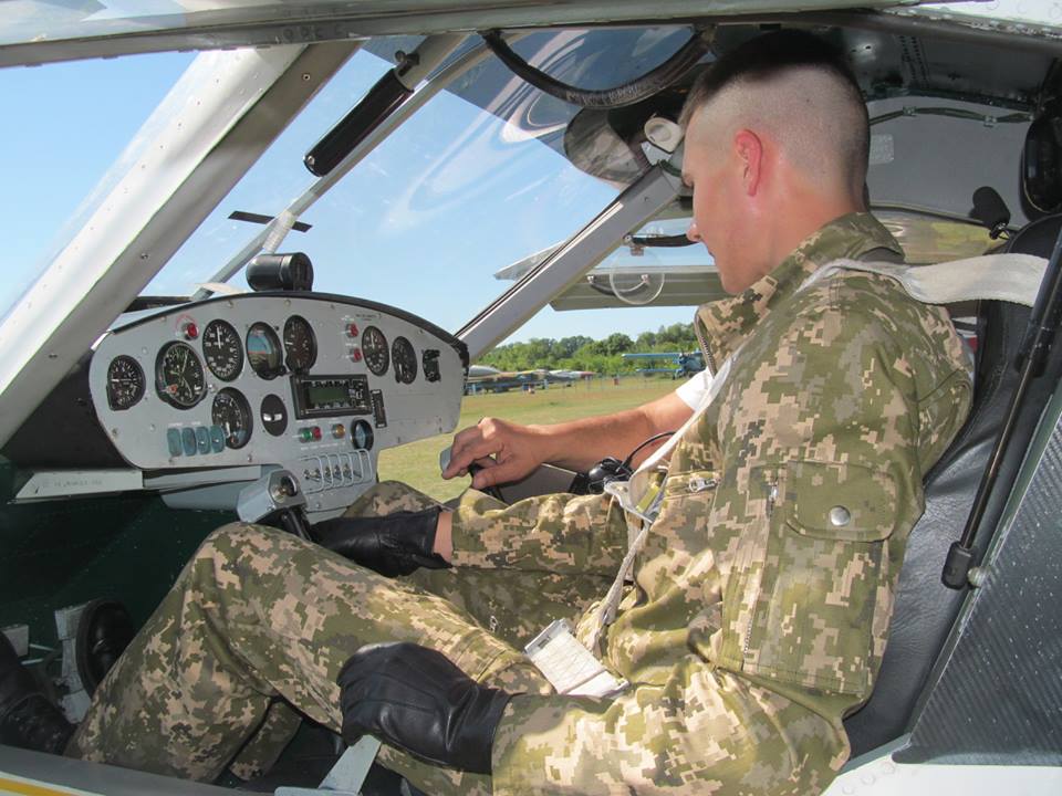 У курсантов ХНУВС имени Кожедуба первое «свидание» с небом (фото)