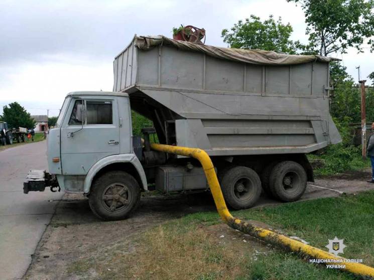 На Харьковщине пьяный мужчина угнал грузовой автомобиль и повредил газопровод