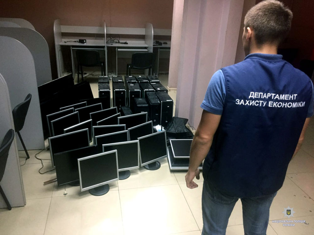 В Харькове полиция прекратила деятельность пяти игровых салонов (фото)