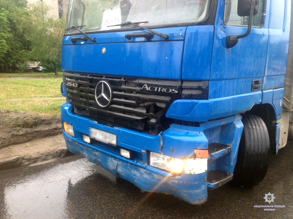 В Харькове грузовик сбил пожилого мужчину