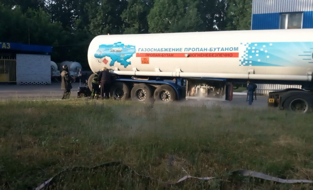 В Харькове произошла утечка газа с припаркованной автомобильной цистерны