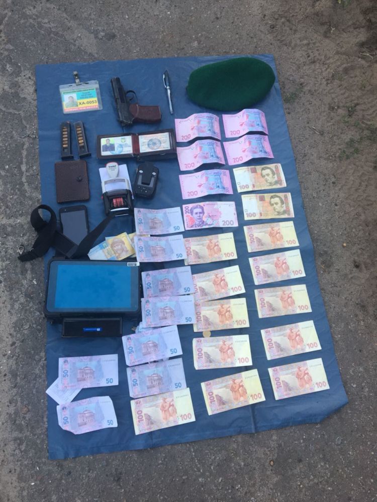 На Харьковщине на взятке разоблачили двух пограничников