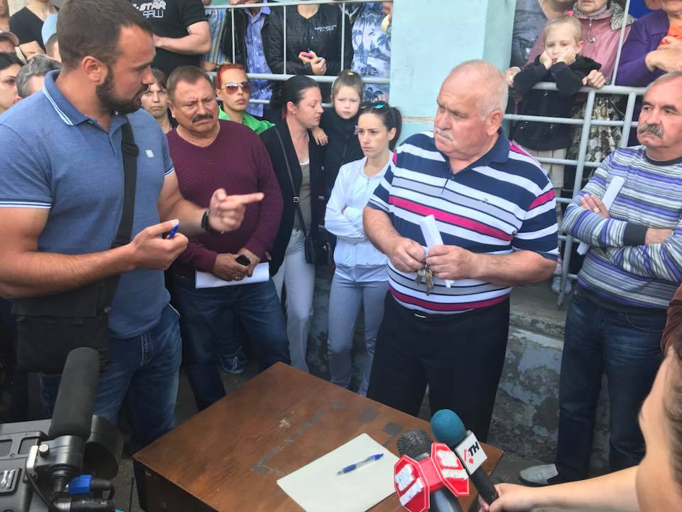 Жители Эсхара требуют отставки поселкового головы – блогер (видео)
