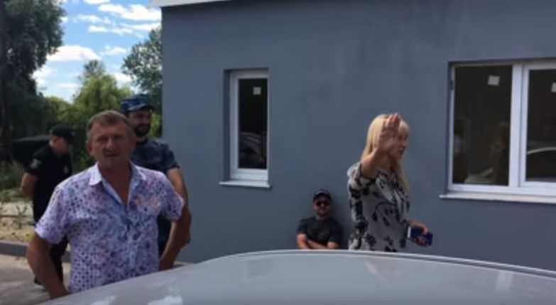 В Безлюдовке снова взимают плату за проезд к воде – активисты (видео)