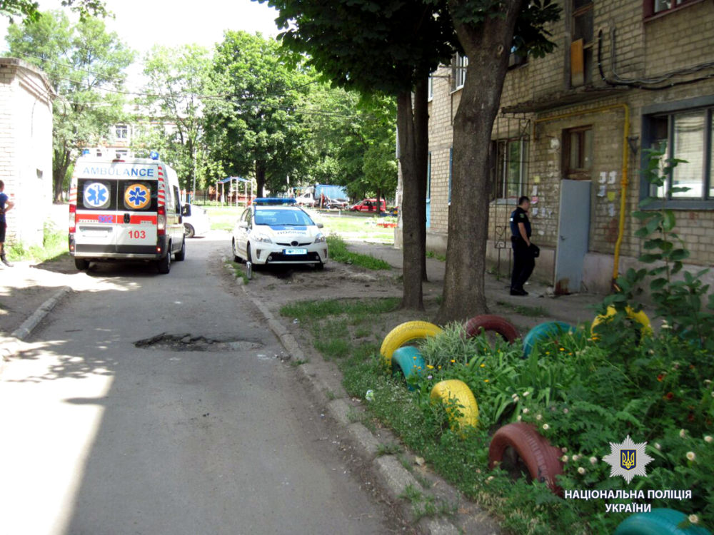 В Харькове мужчина едва не зарезал двоих женщин (фото)