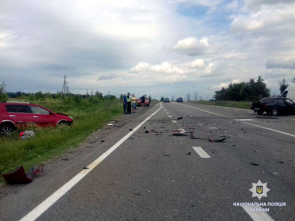 Под Харьковом в результате ДТП пострадали четыре человека (фото)