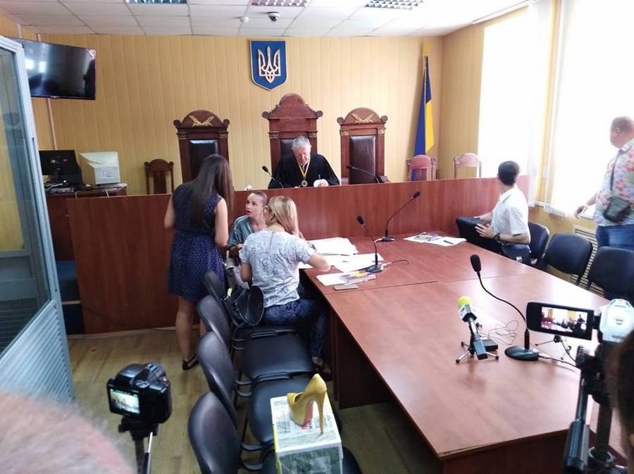 Главу Новобаварской администрации перед заседанием суда отправили в больницу – СМИ