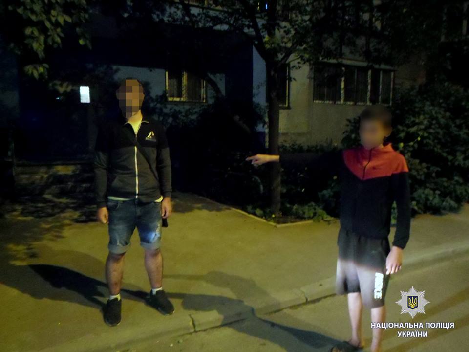 В Харькове мужчина за один час совершил разбой и ограбление