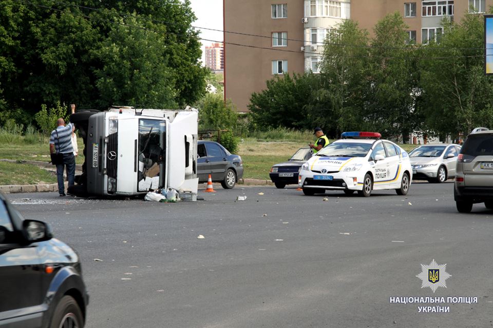 На Клочковской фура с цистерной протаранила “спринтер” (фото)