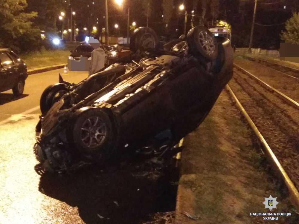 В результате аварии в Харькове погиб водитель автомобиля (фото)