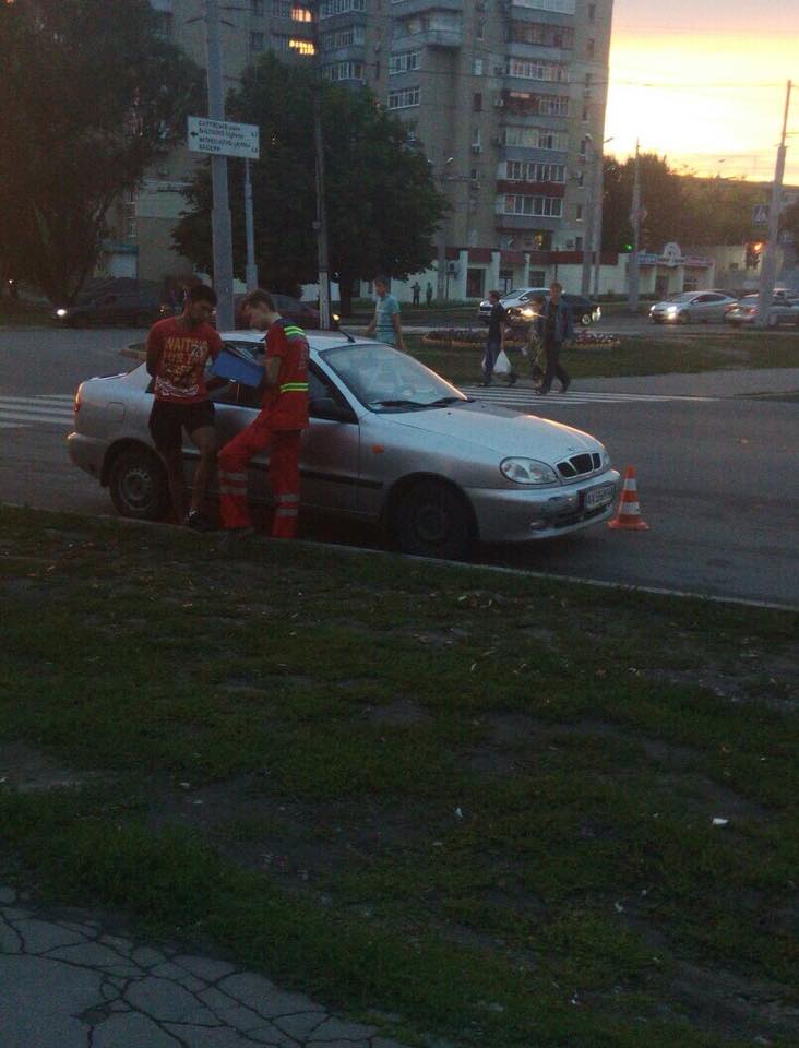 На Салтовка водитель “Ланоса” сбил двоих детей