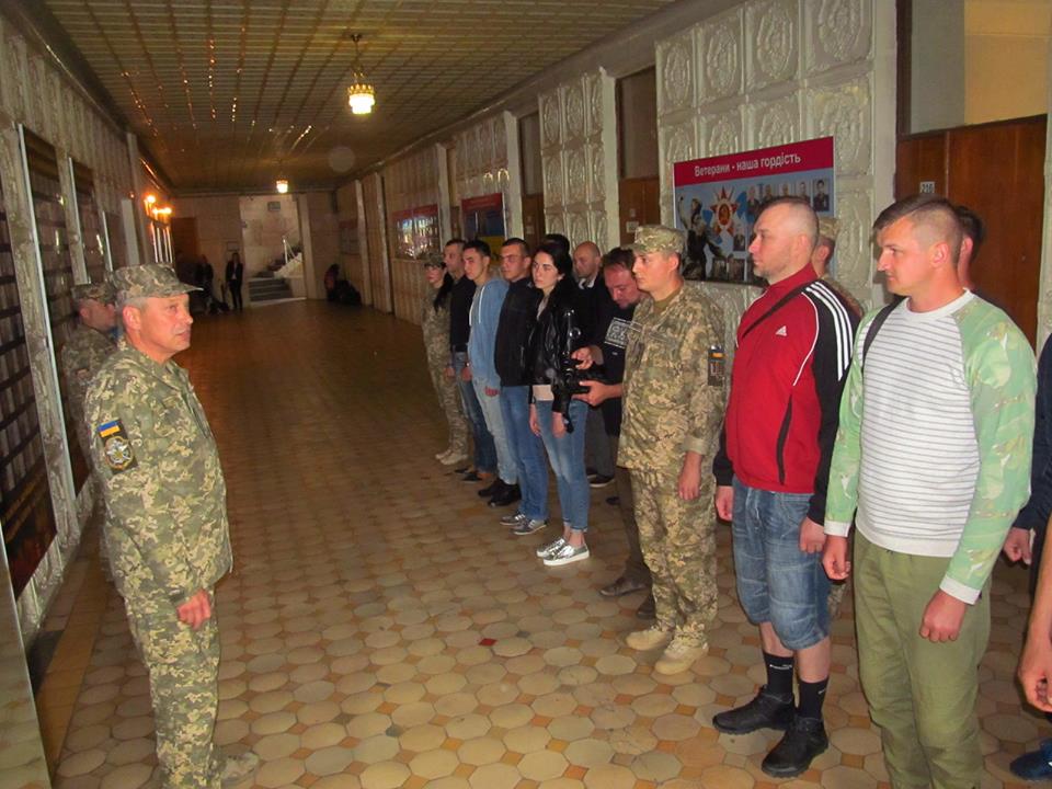 Около тысячи жителей Харьковской области пополнили ряды контрактников ВСУ