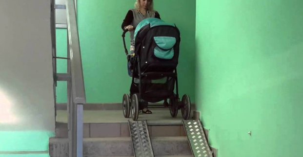 В жилых домах Харькова установят 185 съездов для колясок