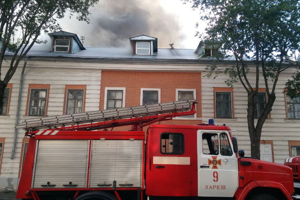 Губернаторский дворец в Харькове тушили около 16 часов (фото)