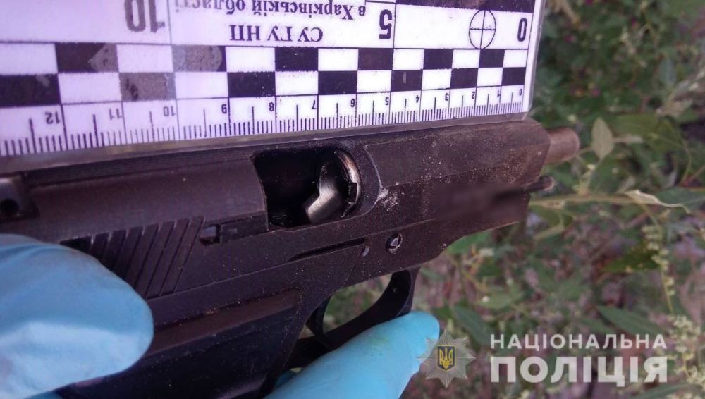 В Харькове злоумышленник выстрелил в прохожего из пистолета