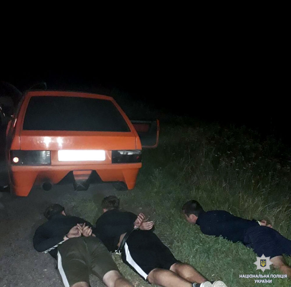 Под Харьковом трое жителей Донбасса угнали у парня автомобиль
