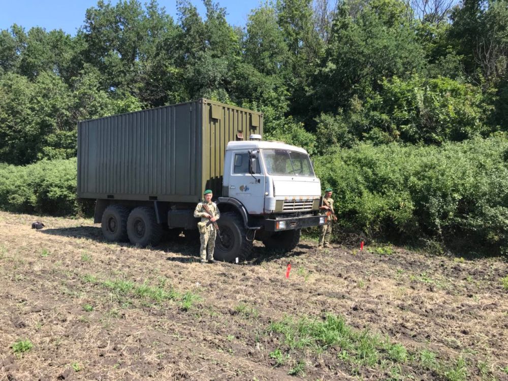 На Харьковщине задержали «КамАЗ», который пересек границу с РФ с грузом табака (фото)