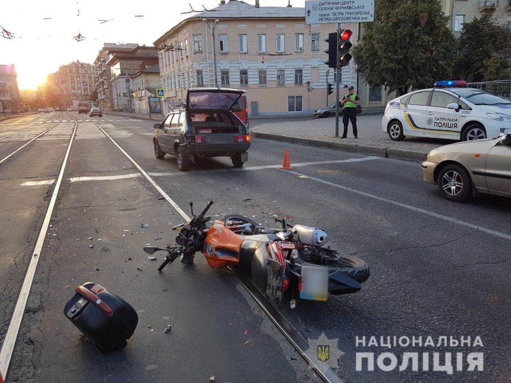 На Московском проспекте “девятка” сбила мотоцикл (фото)