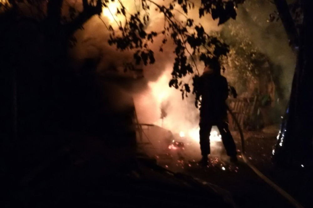 Под Харьковом мужчина едва не сгорел в собственном гараже