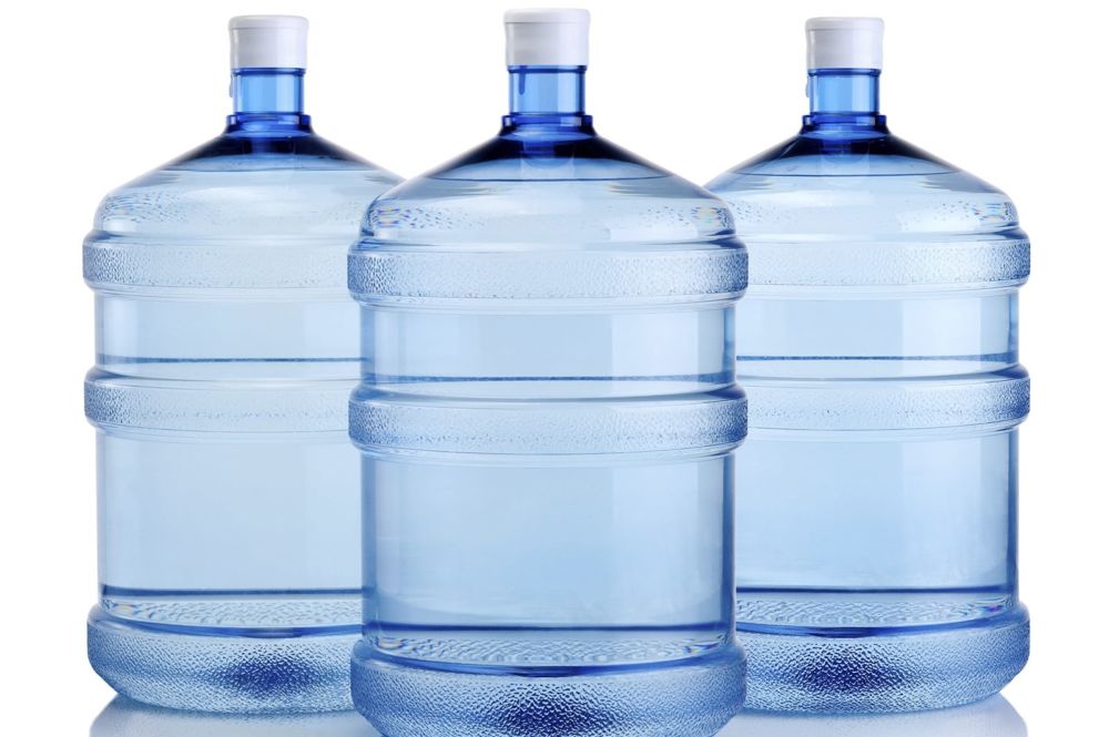 Бутилированная вода: почему это выгодно и есть ли минусы?