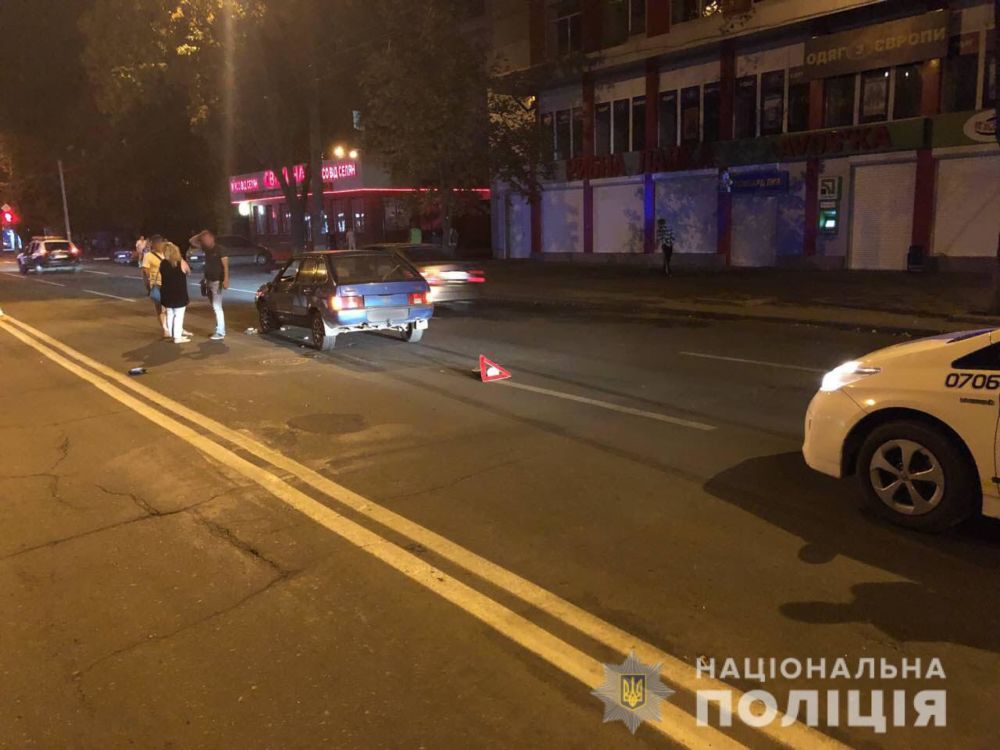 На ХТЗ машина сбила двоих пожилых пешеходов