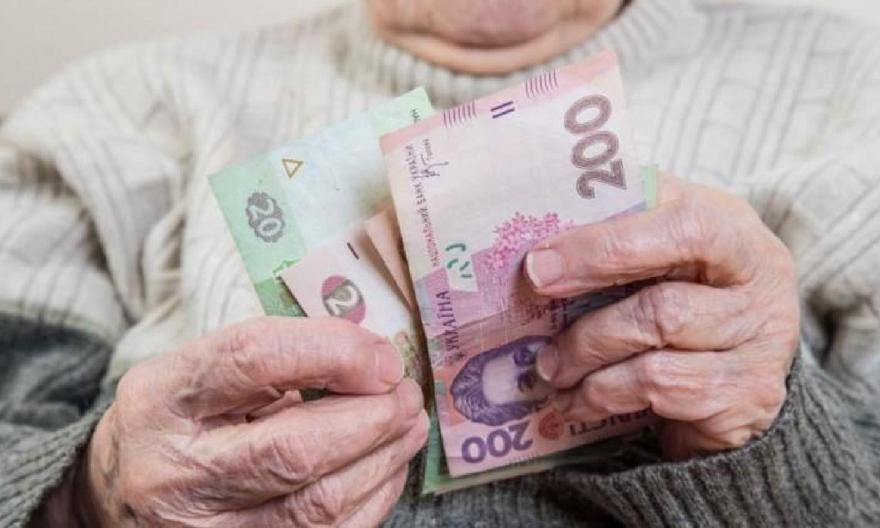Под Харьковом мужчина в подъезде ограбил 81-летнюю женщину