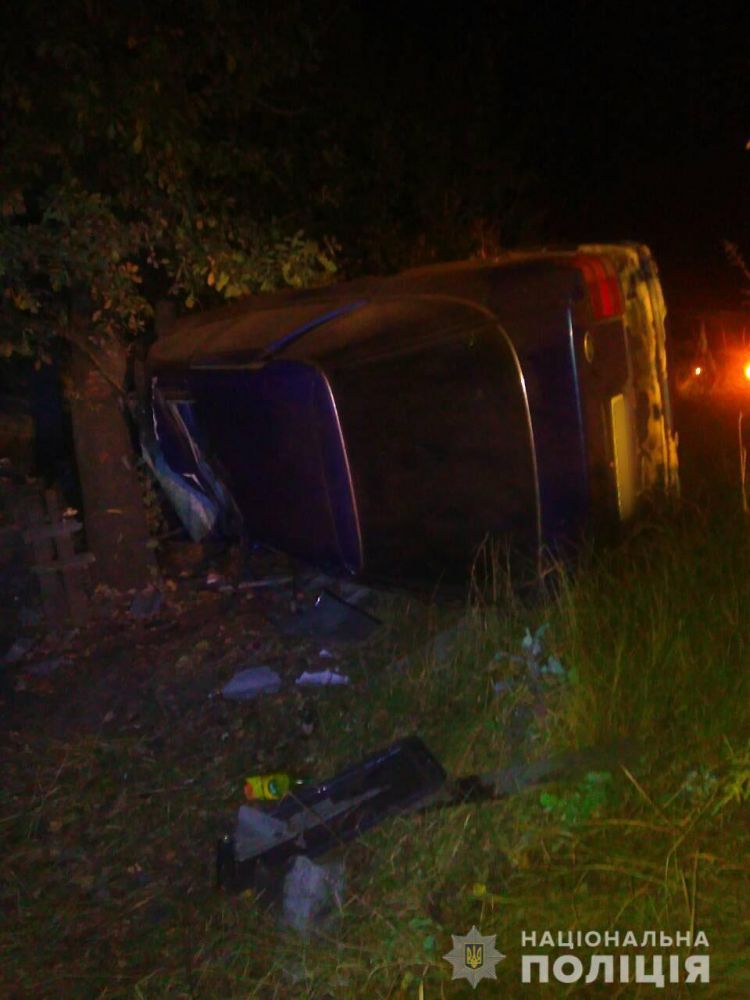 Под Харьковом Ford въехал в забор, затем в дерево: водитель погиб