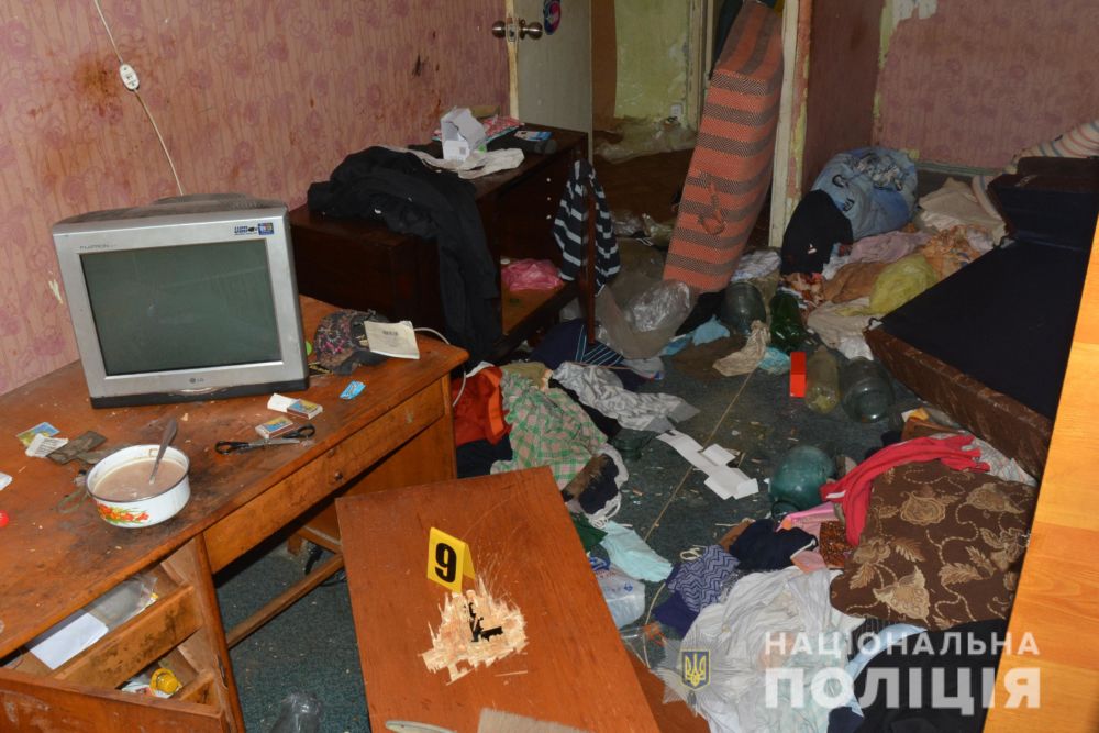 В Харькове мужчина убил пожилую женщину и провел с трупом в квартире несколько дней