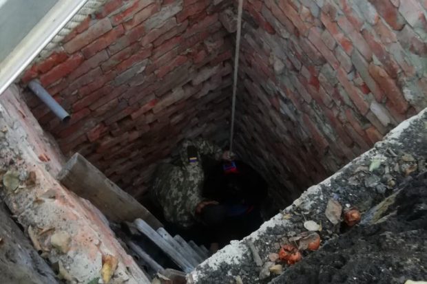 В Харьковской области пенсионерка упала в трехметровую яму и сломала ногу