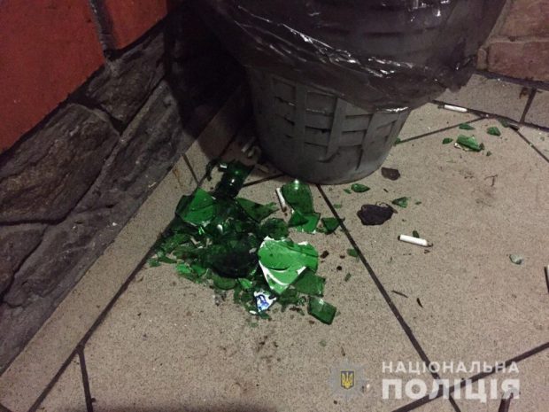 Под Харьковом пьяный мужчина разбил бутылку и ранил двоих посетителей кафе