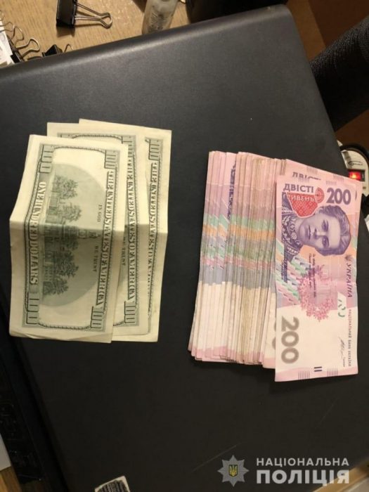 На Салтовке грузин украл из автомобиля 300 долларов и 9000 гривен