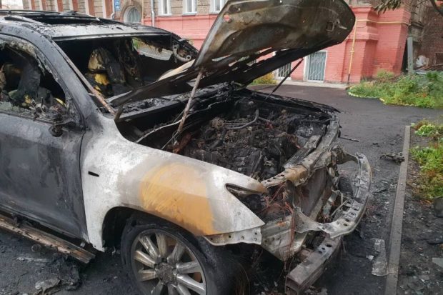 Ночью в Харькове подожгли Lexus