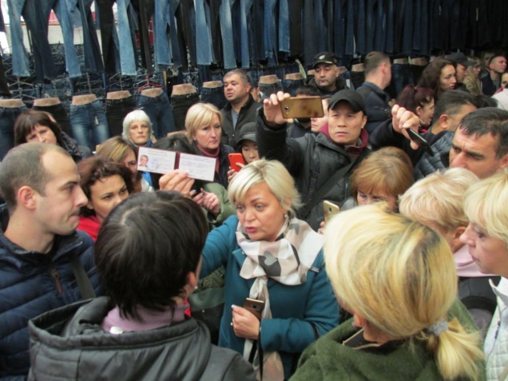 На рынке “Барабашово” проверяют предпринимателей на наличие “нелегальных” рабочих (фото)