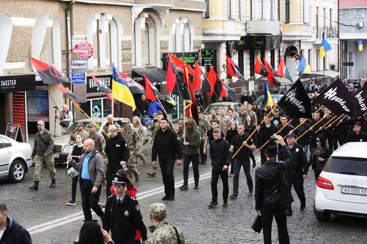 В Харькове маршем почтили воинов УПА (фото)