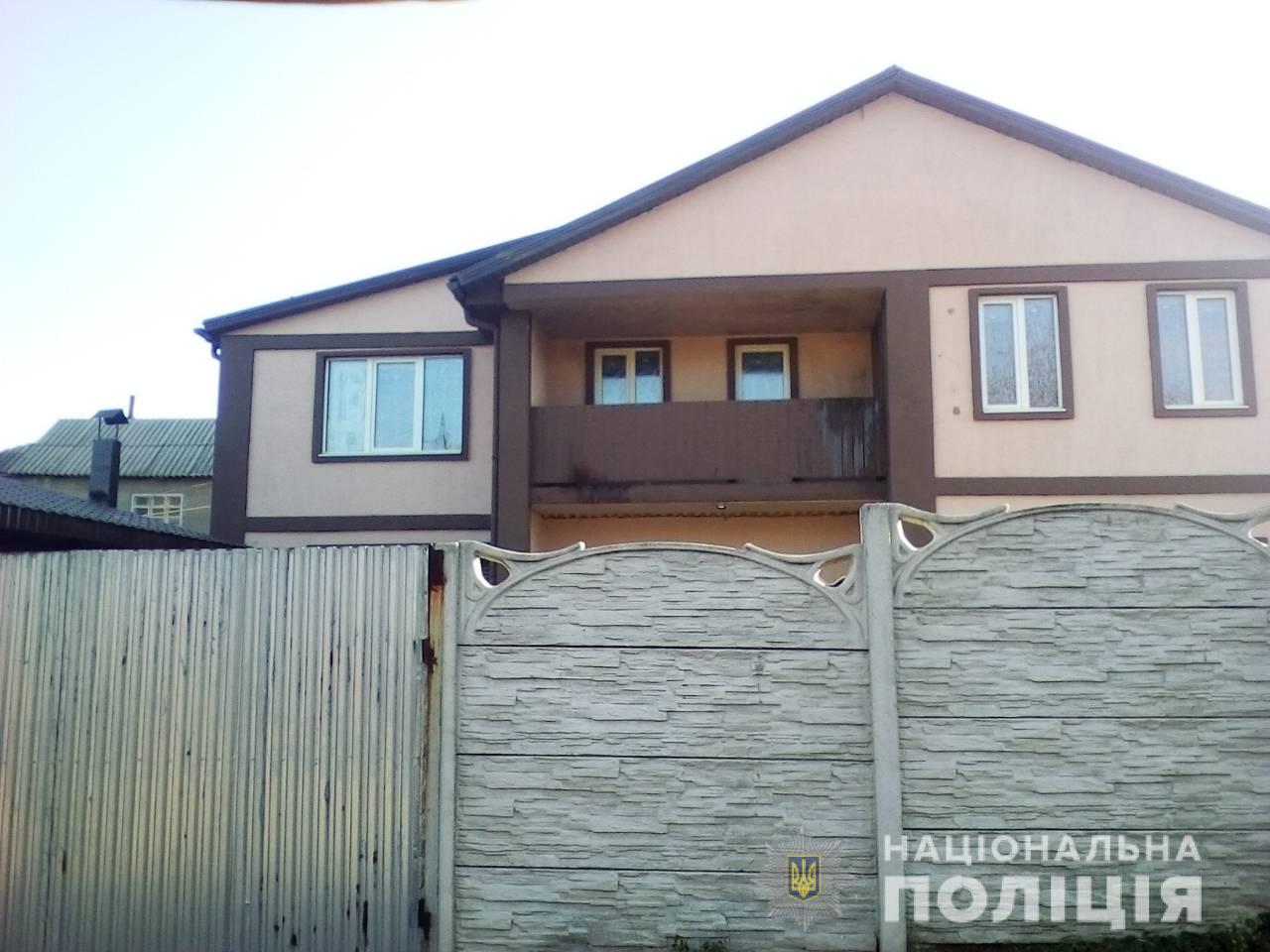 Неизвестные забросали дом соратника Ширяева «коктейлями Молотова»: полиция открыла уголовное производство (фото)