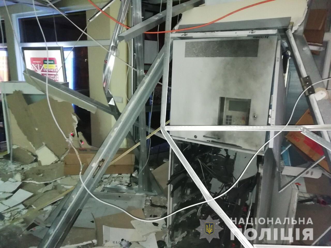 В Харькове неизвестные взорвали банкомат (фото)