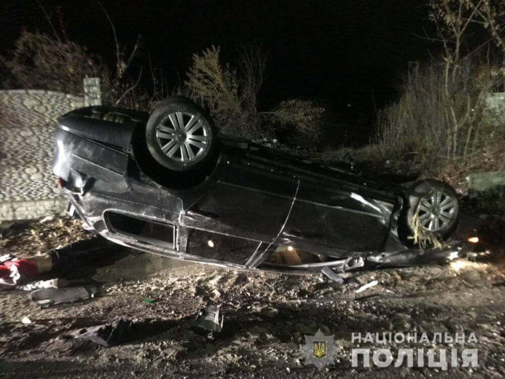 Под Харьковом несовершеннолетний въехал в столб: погибла 16-летняя пассажирка авто (фото)